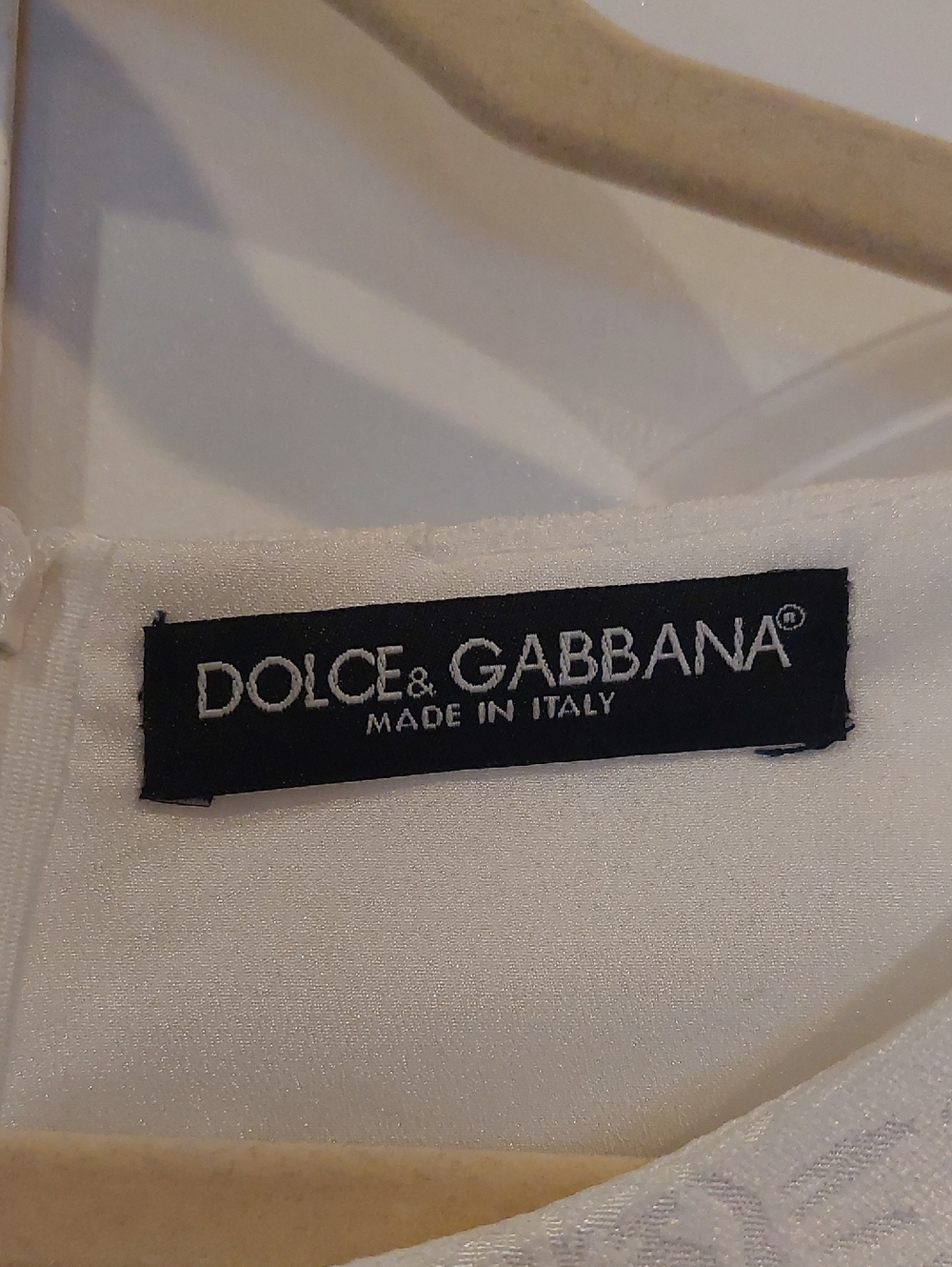 This is a Dolce&Gabbana floral elbow-sleeve sheath dress featuring a vibrant bot - Picture 3 of 5